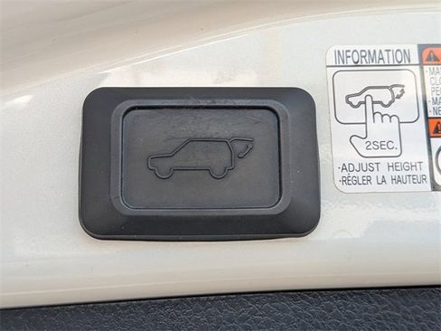 Used 2018 Toyota RAV4 Limited image 15