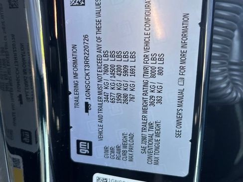 Used 2024 Chevrolet Suburban LT RWD image 10