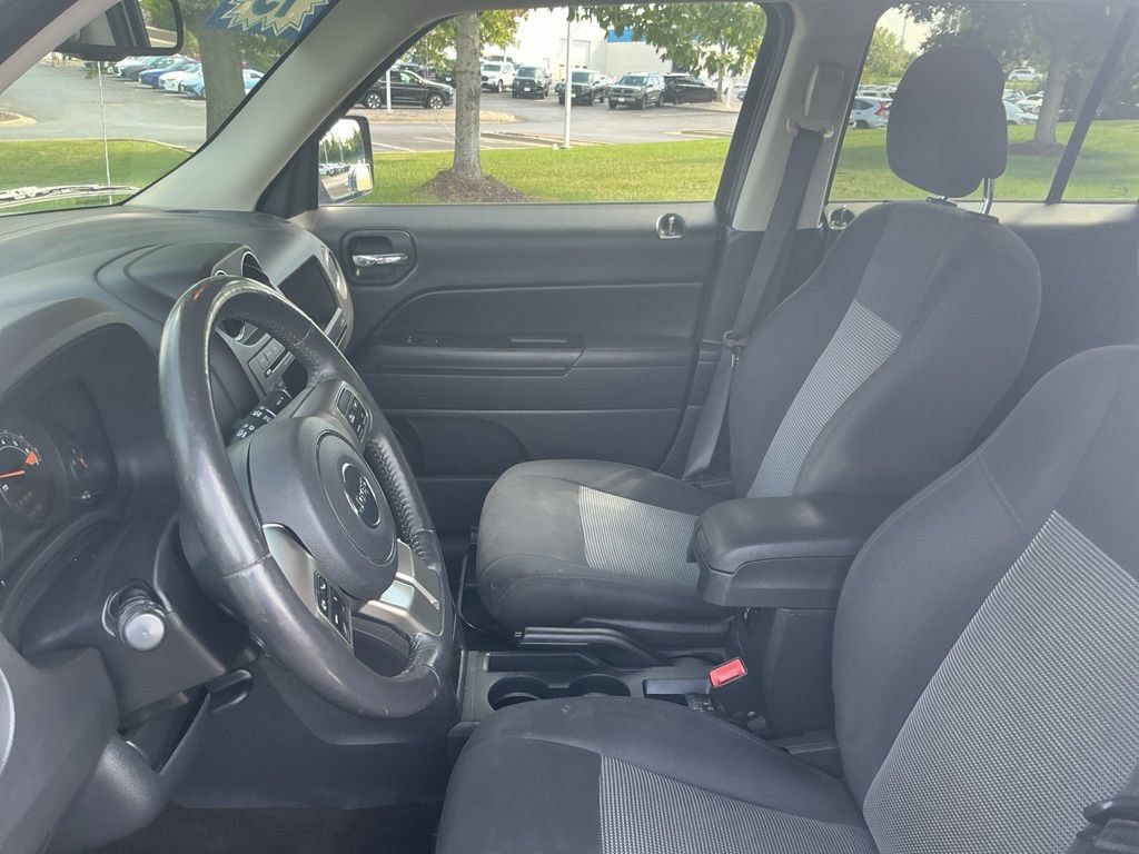Used 2015 Jeep Patriot Latitude w/ Sun/Sound Group AWD/4WD image 15
