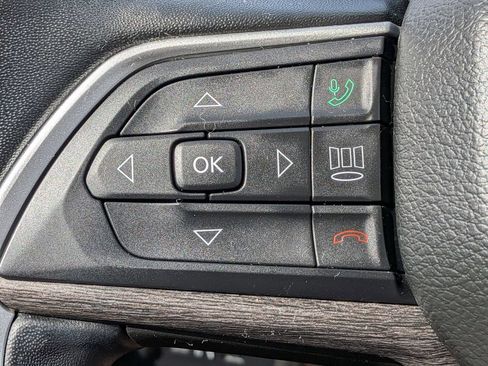 Used 2022 Jeep Grand Cherokee L Limited AWD/4WD image 13