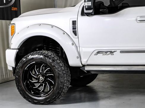 Used 2019 Ford F250 Lariat w/ Lariat Ultimate Package AWD/4WD image 11