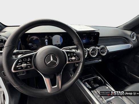 Used 2023 Mercedes-Benz EQB 300 4MATIC image 11