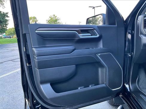 Used 2023 Chevrolet Silverado 1500 RST w/ Redline Edition AWD/4WD image 9
