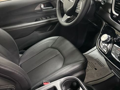 New 2026 Chrysler Voyager LX image 28