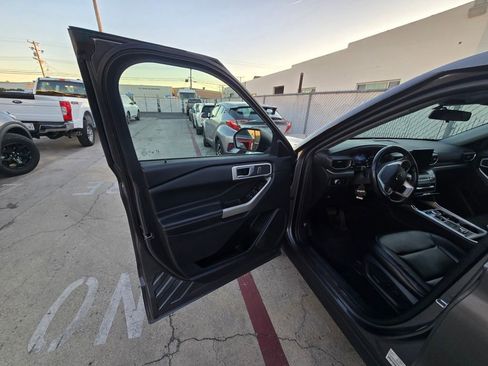 Used 2022 Ford Explorer XLT w/ Equipment Group 202A image 9