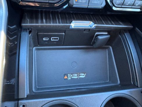 Used 2022 GMC Yukon Denali w/ Denali Premium Package image 24