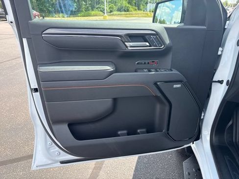 Used 2025 GMC Sierra 1500 AT4 w/ Technology Package AWD/4WD image 12