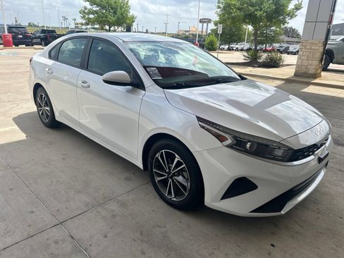 Used 2023 Kia Forte LXS FWD image 4