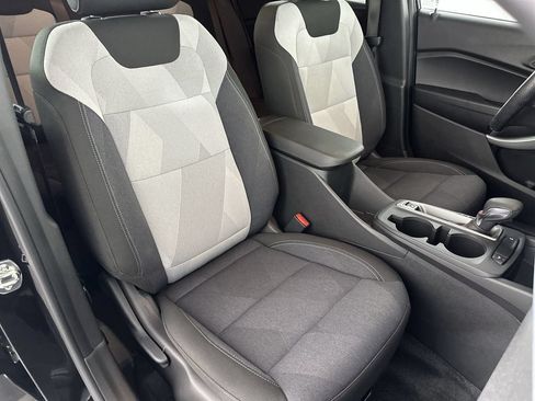 Used 2025 Chevrolet Trax RS w/ Sunroof Package FWD image 29