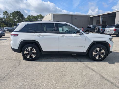 Used 2024 Jeep Grand Cherokee Limited 4xe AWD/4WD image 3