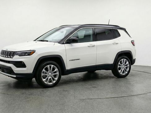 Used 2025 Jeep Compass Limited AWD/4WD image 3