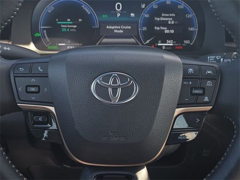 Used 2025 Toyota Crown Limited image 25