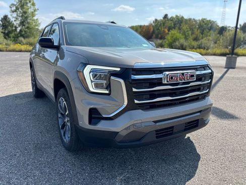 Used 2026 GMC Terrain Elevation w/ Elevation Premium Package image 9