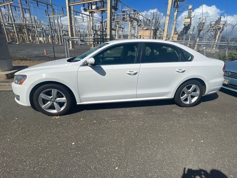 Used 2013 Volkswagen Passat 2.5 SE FWD image 1