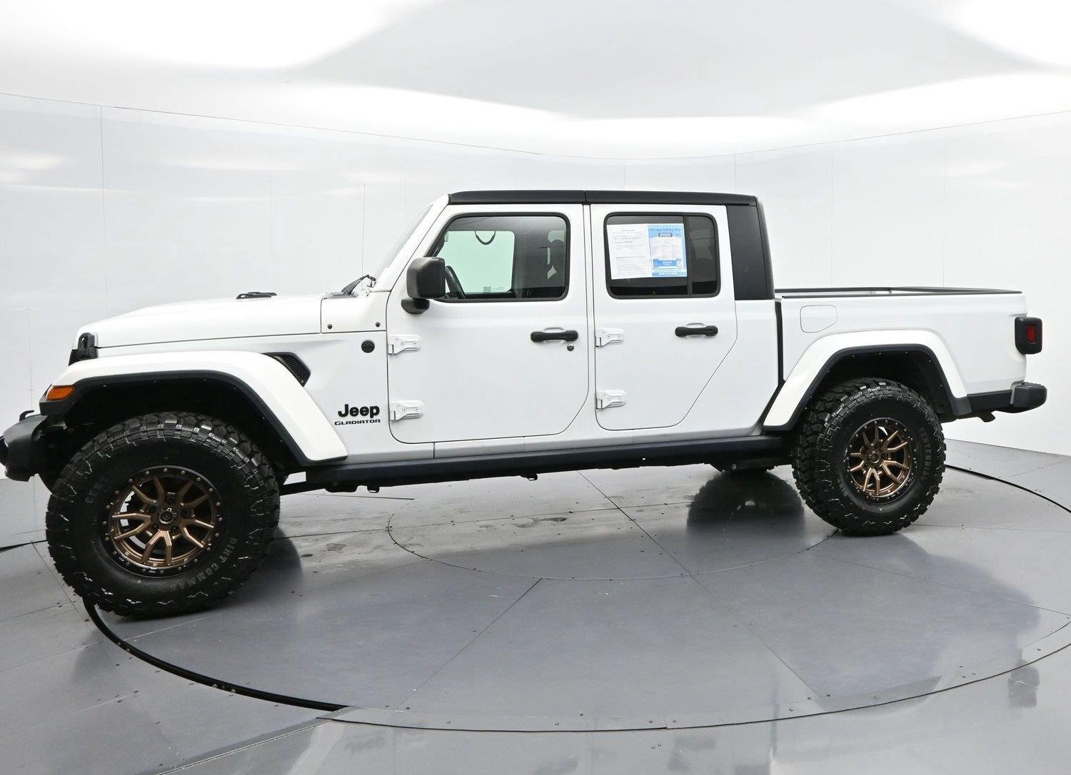 Used 2022 Jeep Gladiator Sport AWD/4WD image 4