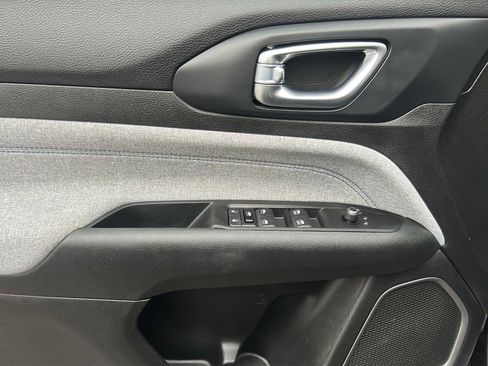 Used 2022 Jeep Compass Latitude image 9