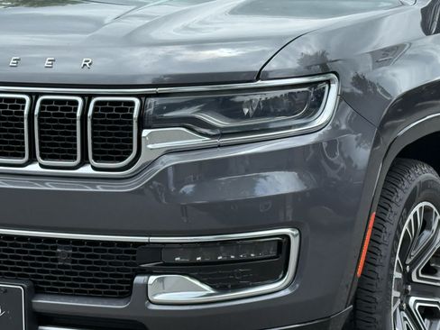 Used 2023 Jeep Wagoneer L Series II AWD/4WD image 10