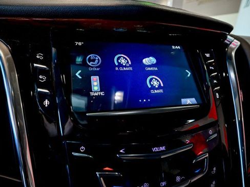 Used 2016 Cadillac Escalade Luxury AWD/4WD image 40
