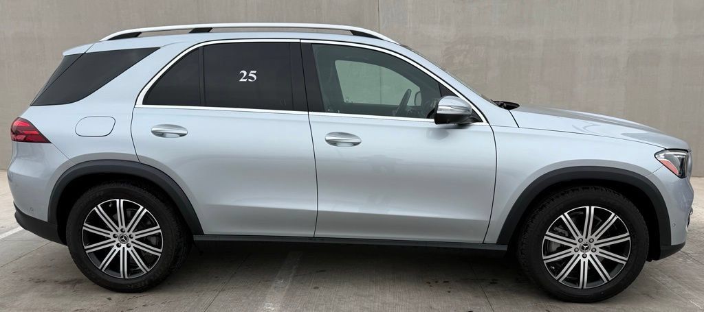 Used 2025 Mercedes-Benz GLE 450 4MATIC image 3