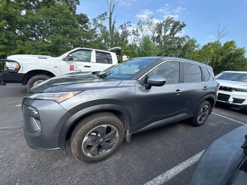 Used 2025 Nissan Rogue SV AWD/4WD image 10