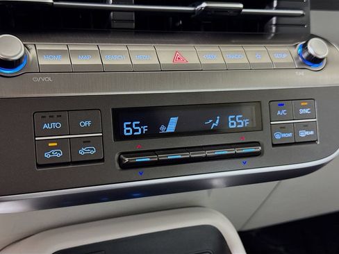 Used 2025 Hyundai Kona SEL FWD image 13