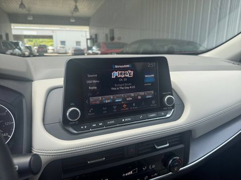 Used 2025 Nissan Rogue SV FWD image 20
