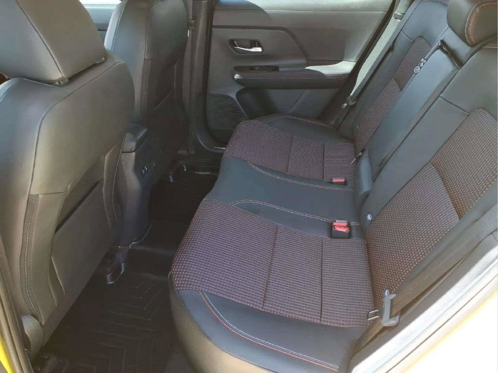 Certified 2025 Nissan Kicks SR FWD image 13