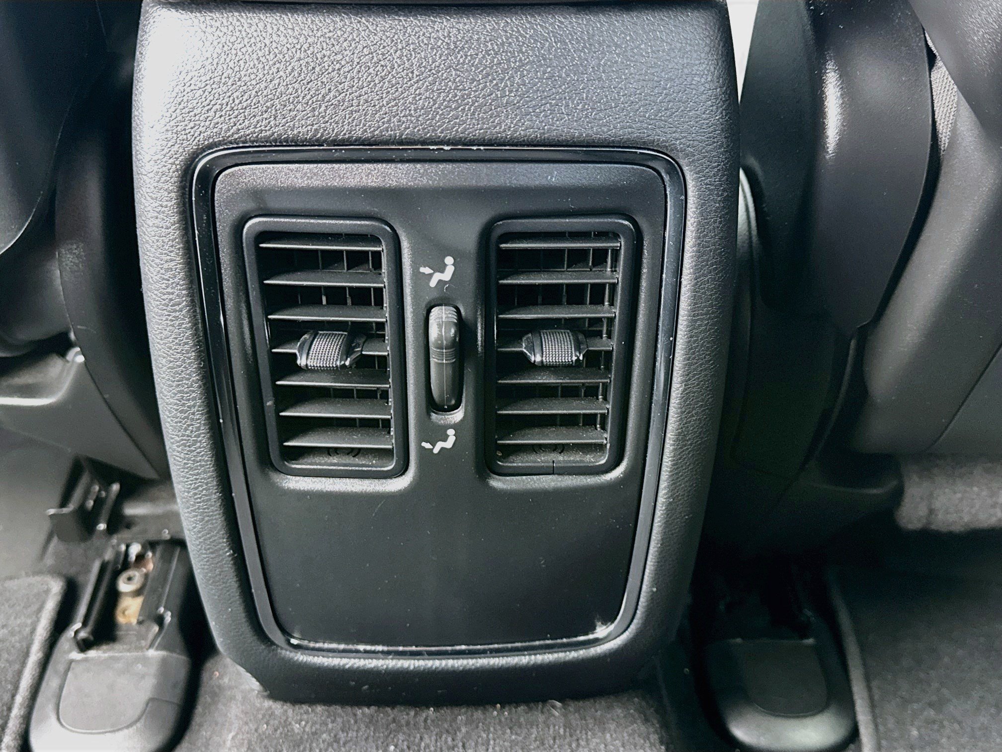 Used 2019 Jeep Grand Cherokee Laredo RWD image 16