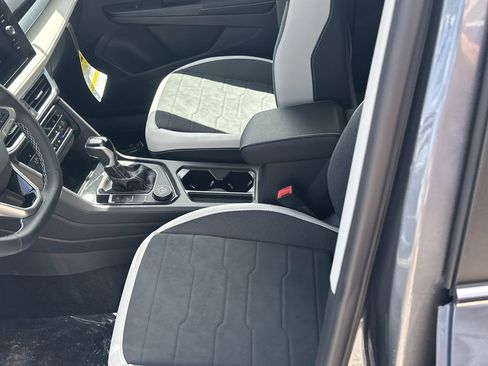 New 2026 Volkswagen Taos SE AWD/4WD image 14