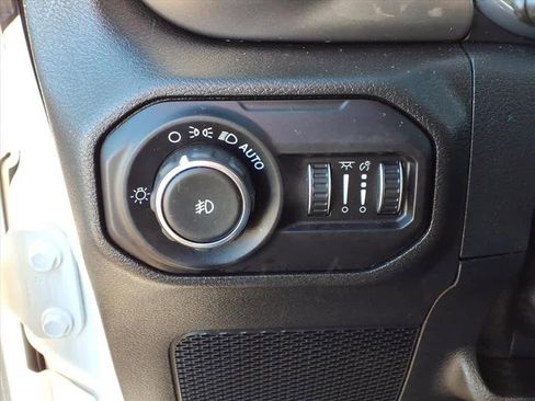 Used 2018 Jeep Wrangler Unlimited Sahara image 15