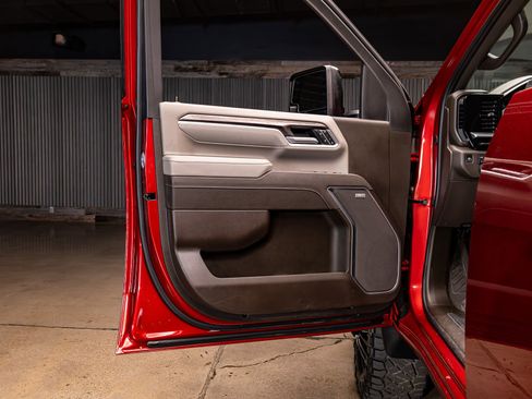 Used 2026 Chevrolet Silverado 3500 LTZ w/ LTZ Convenience Package image 31