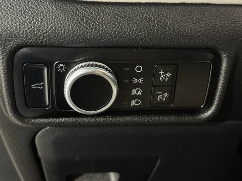 Used 2023 Ford Explorer XLT AWD/4WD image 38