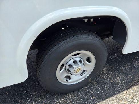 New 2025 Chevrolet Express 3500 w/ Power Convenience Package image 8