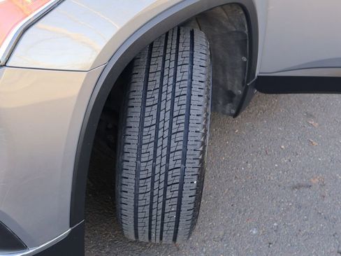 Used 2018 Chevrolet Traverse LT image 36