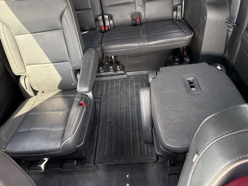 Used 2023 Chevrolet Suburban Premier image 14