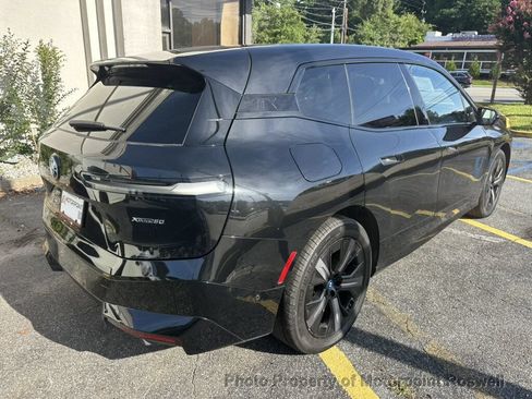 Used 2024 BMW iX xDrive50 w/ Premium Package AWD/4WD image 5