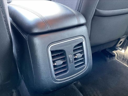 Used 2016 Chrysler 200 Limited w/ Convenience Group FWD image 31