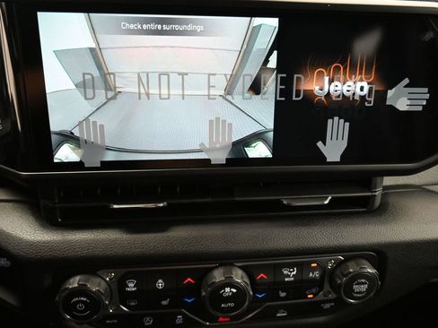 New 2025 Jeep Gladiator Sport image 20