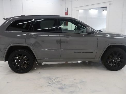 Used 2020 Jeep Grand Cherokee Altitude AWD/4WD image 9
