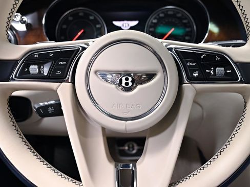 Used 2018 Bentley Bentayga image 8