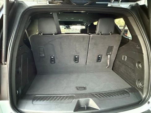 Used 2024 GMC Yukon SLT image 35