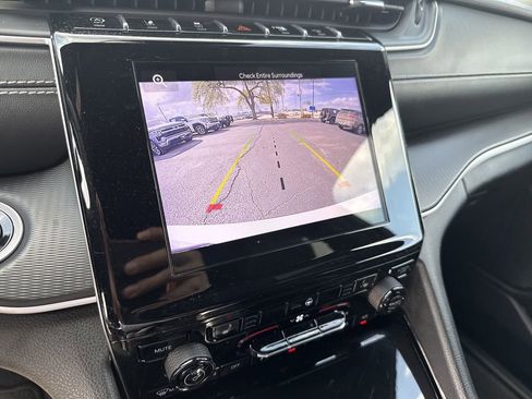 Used 2023 Jeep Grand Cherokee L Laredo image 22