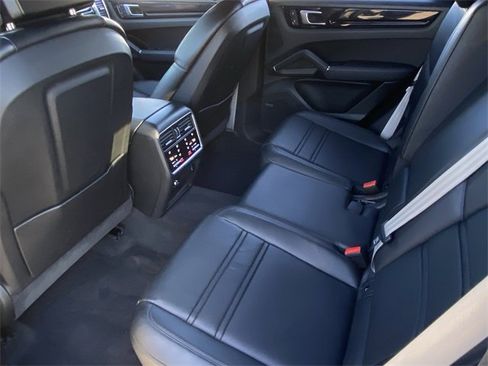 Used 2022 Porsche Cayenne S image 25