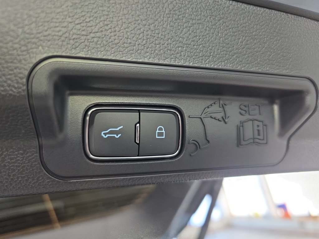 Used 2025 Ford Explorer ST-Line w/ Premium Package AWD/4WD image 14