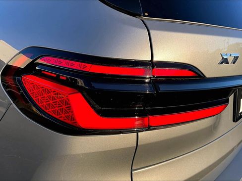 Used 2025 BMW X7 M60i image 28