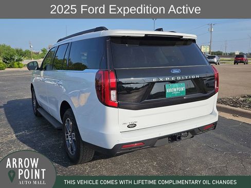 Used 2025 Ford Expedition Active AWD/4WD image 9