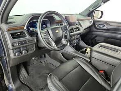 Used 2023 Chevrolet Suburban Premier image 13