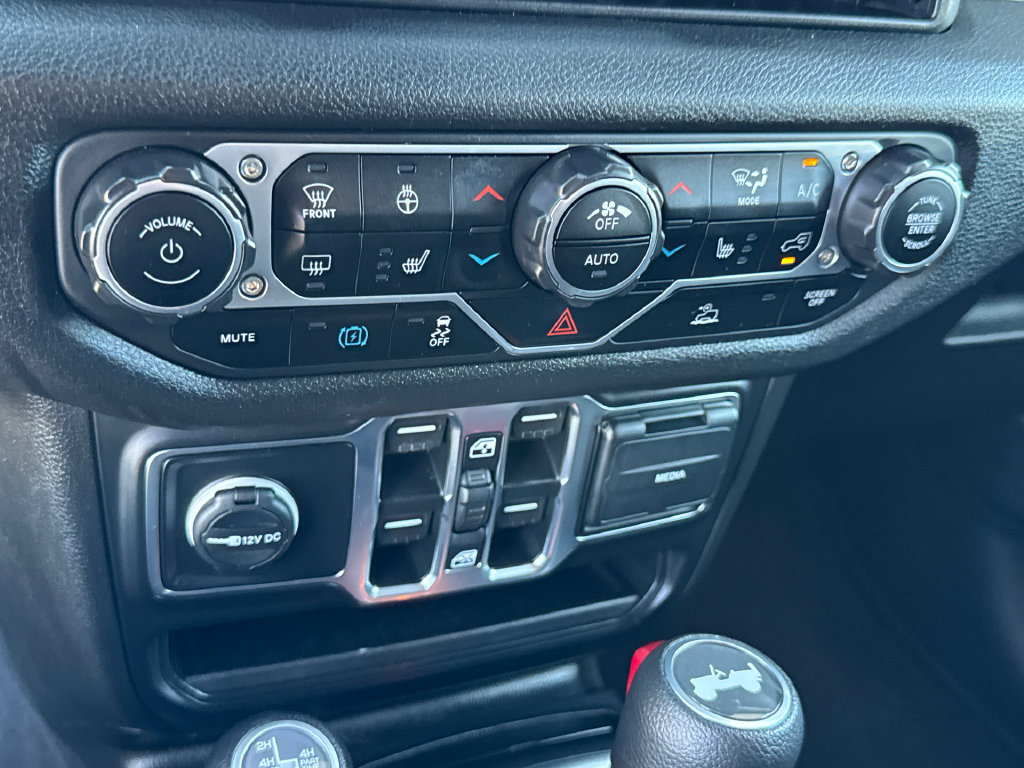 Certified 2024 Jeep Wrangler Unlimited w/ Convenience Group AWD/4WD image 30