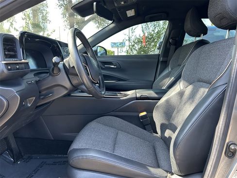 Used 2023 Toyota Crown Limited image 11