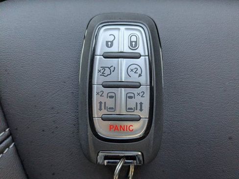 New 2026 Chrysler Pacifica Select FWD image 31